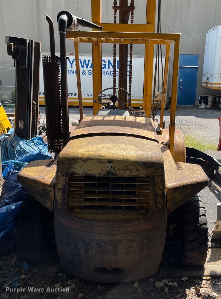 image for item MU9221 Hyster Challenger 110  forklift