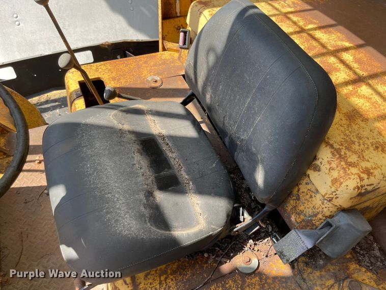 image for item MU9221 Hyster Challenger 110  forklift