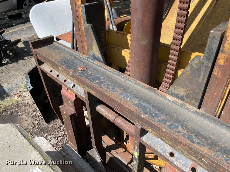 image for item MU9221 Hyster Challenger 110  forklift