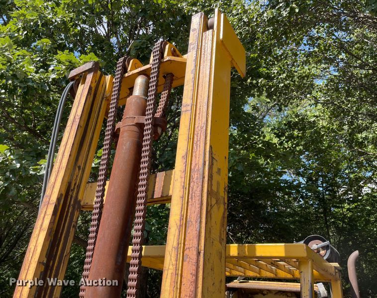 image for item MU9221 Hyster Challenger 110  forklift