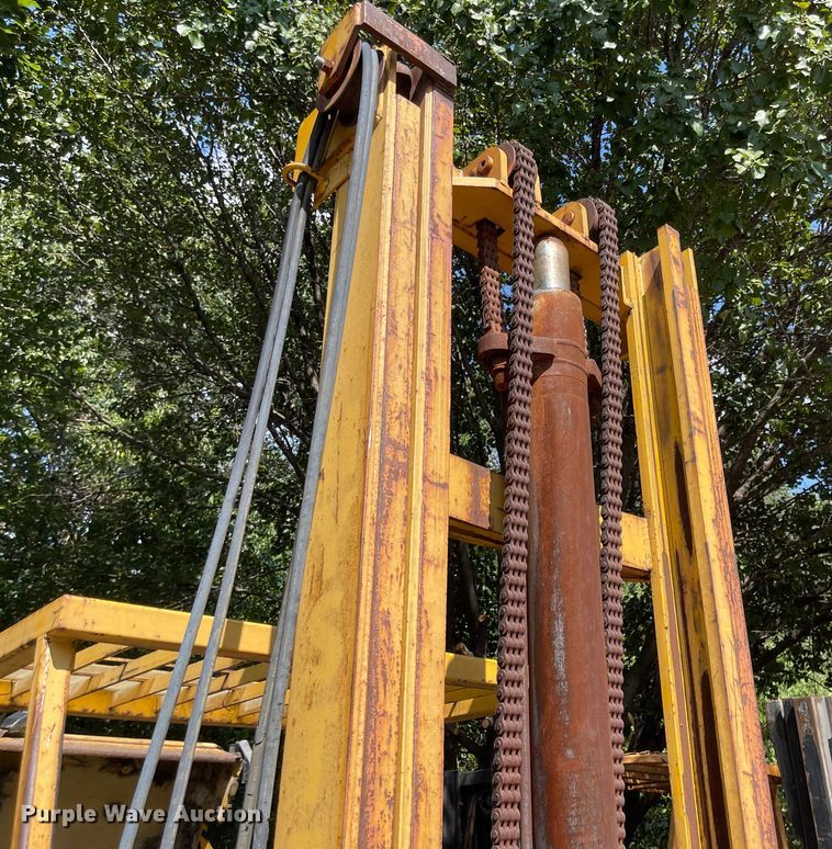 image for item MU9221 Hyster Challenger 110  forklift