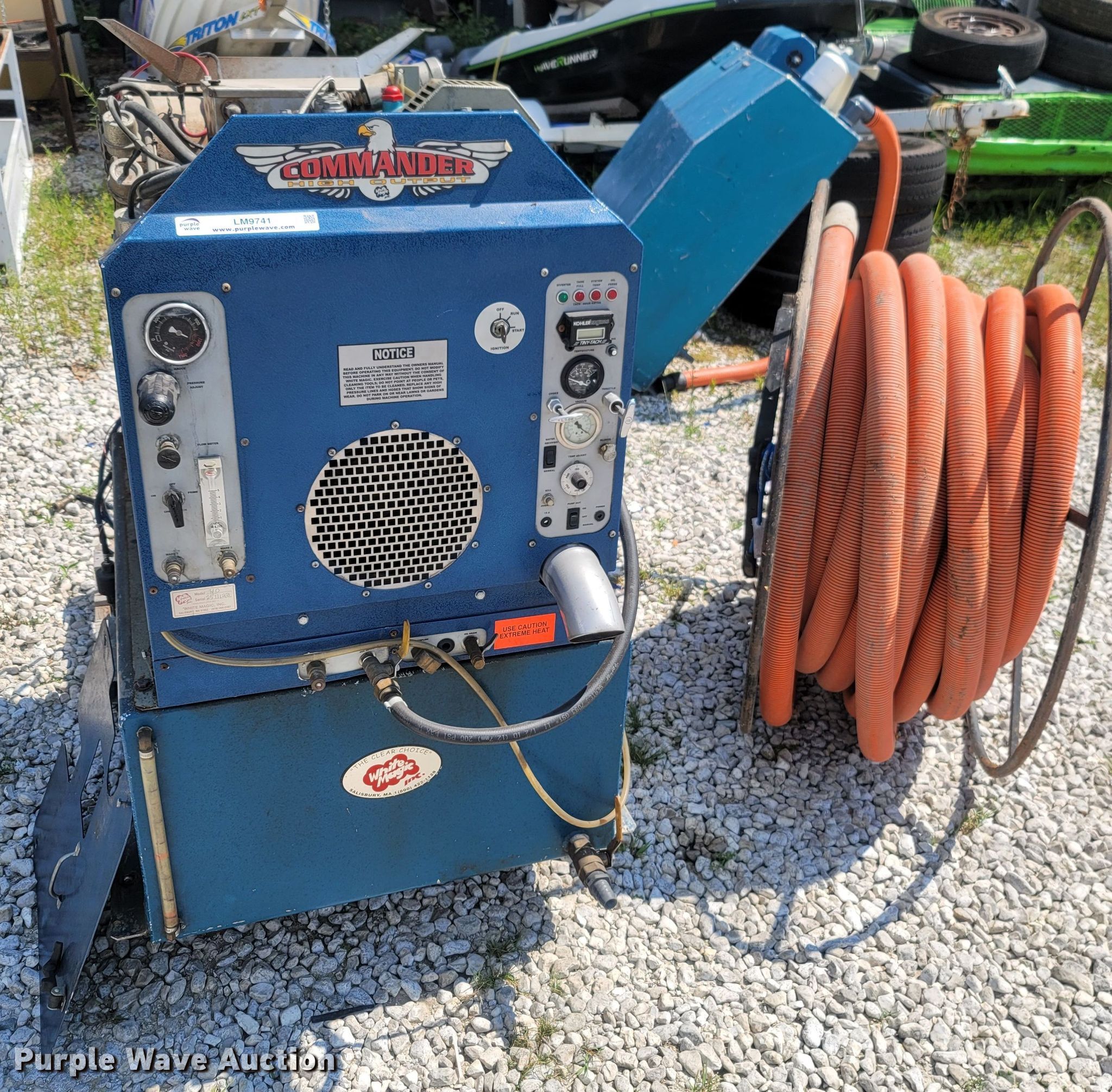 Commander White Magic H.O carpet extractor/cleaner in Ozark, MO Item