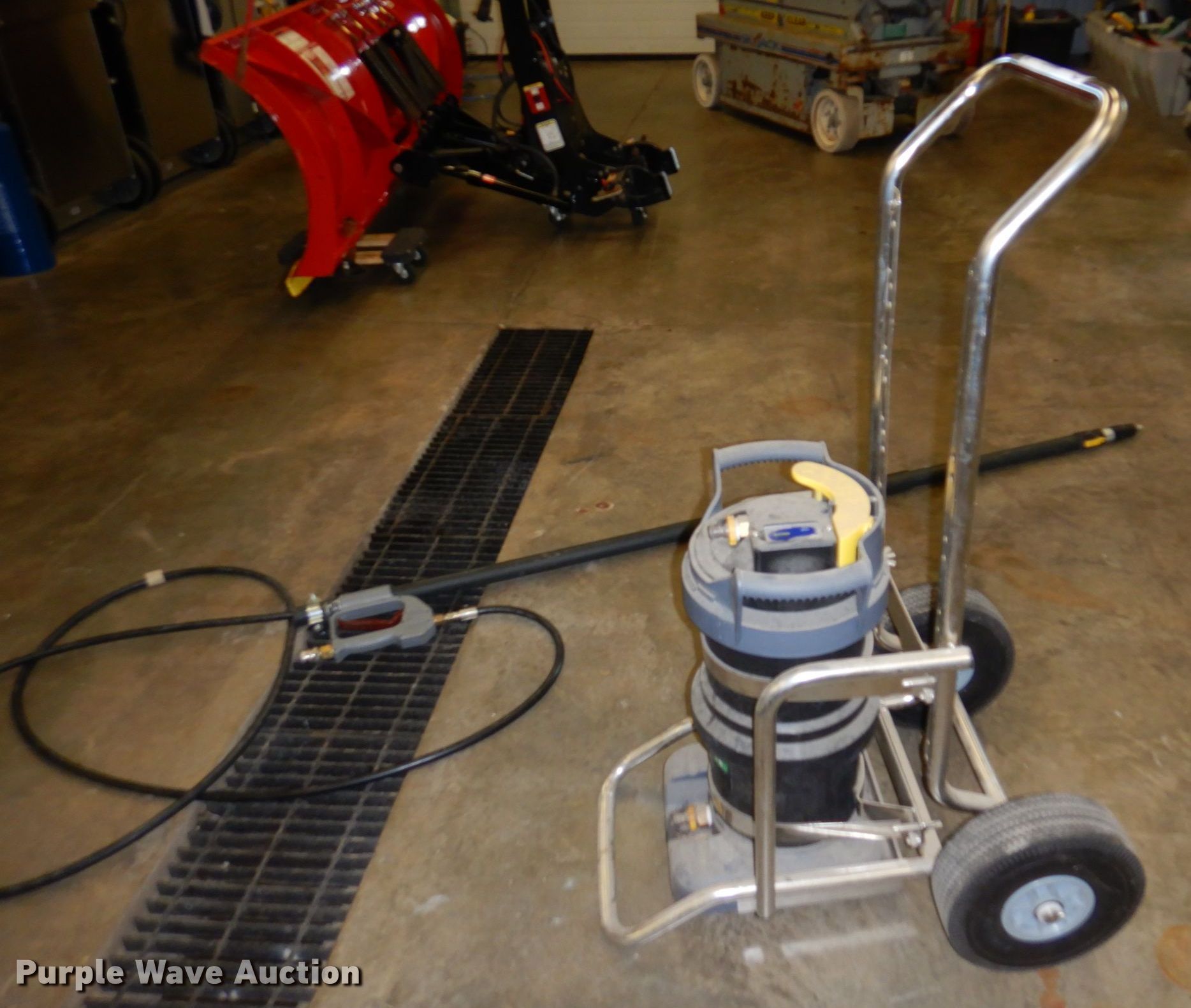 Unger Hydro Power window cleaning unit in Red Wing, MN Item MH9137