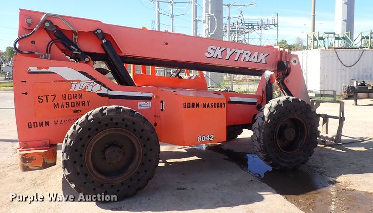 image for item DF8404 2008 SkyTrak 6042  telehandler