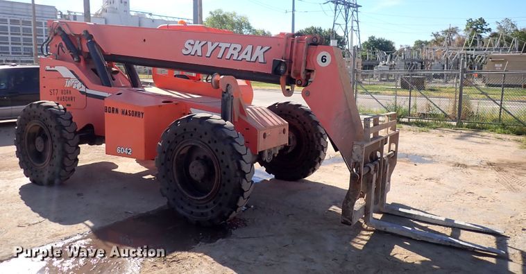 image for item DF8404 2008 SkyTrak 6042  telehandler