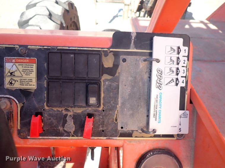 image for item DF8404 2008 SkyTrak 6042  telehandler