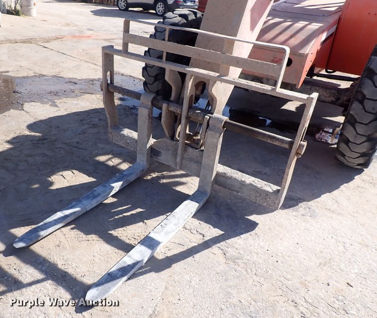 image for item DF8404 2008 SkyTrak 6042  telehandler