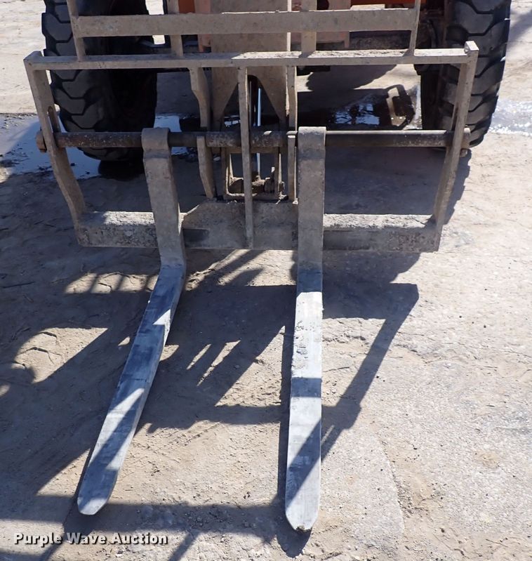 image for item DF8404 2008 SkyTrak 6042  telehandler