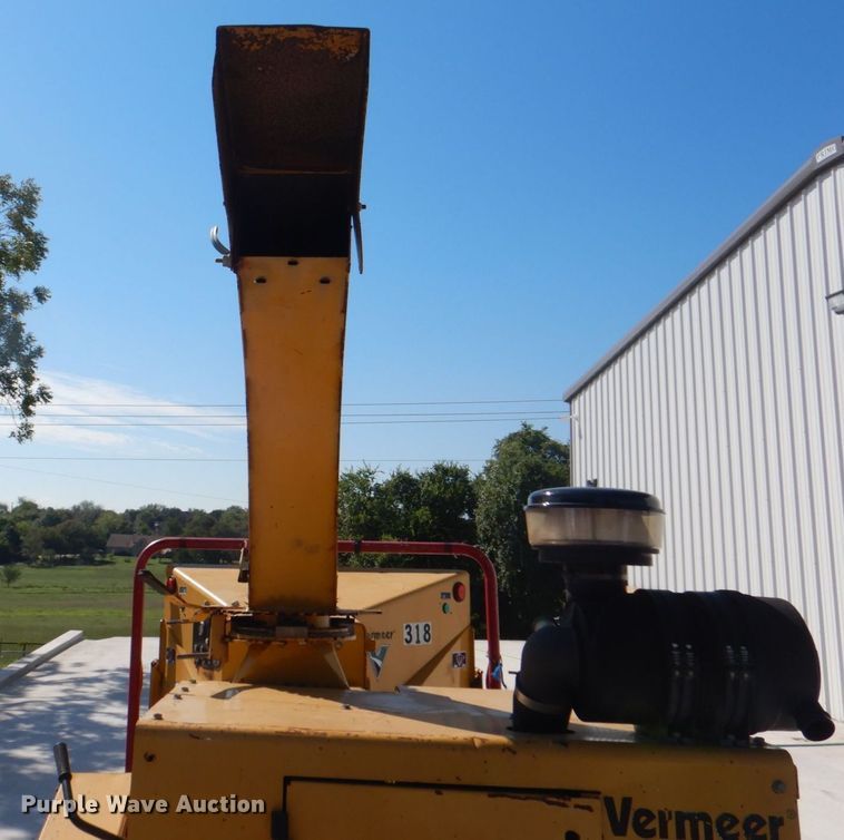image for item DH7510 2013 Vermeer BC1000XL  wood chipper