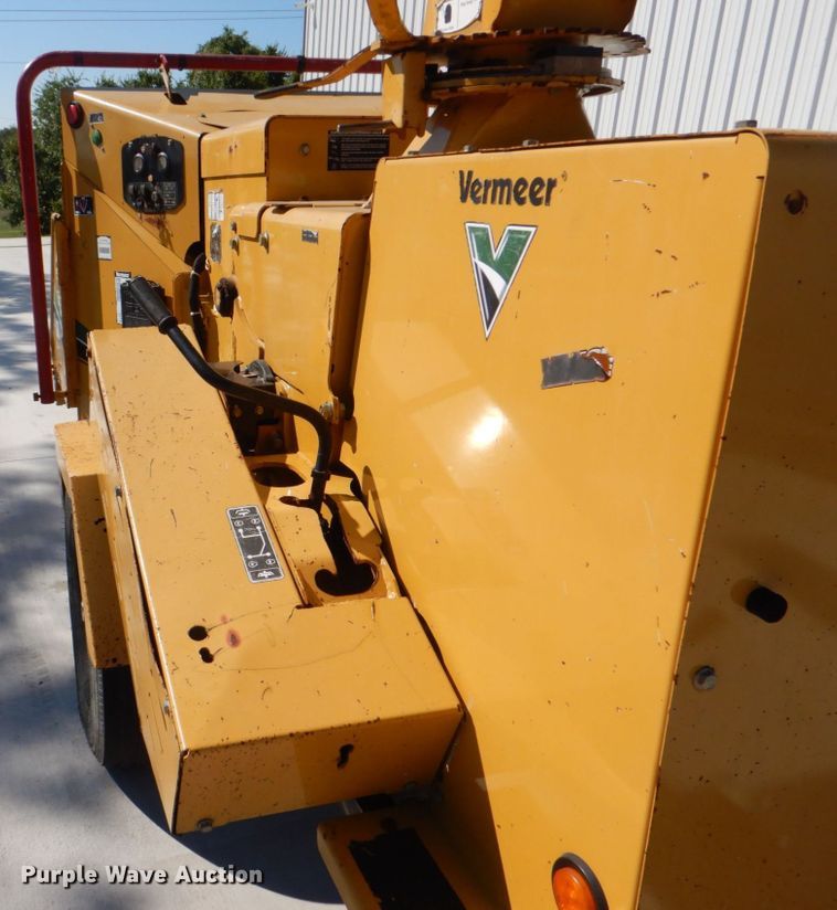 image for item DH7510 2013 Vermeer BC1000XL  wood chipper