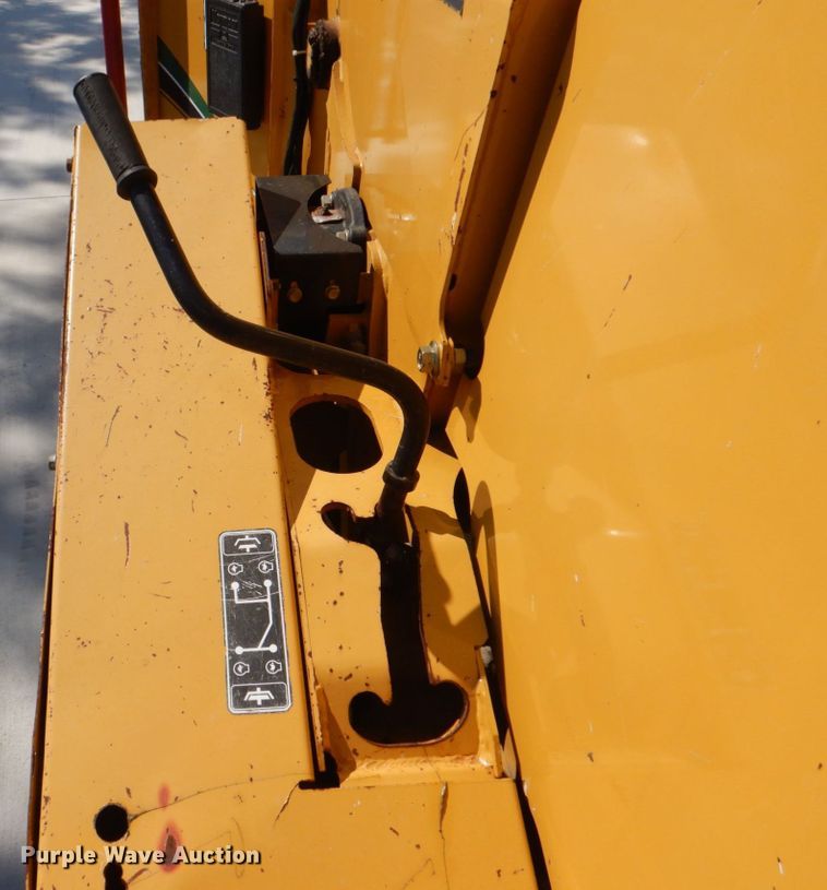 image for item DH7510 2013 Vermeer BC1000XL  wood chipper