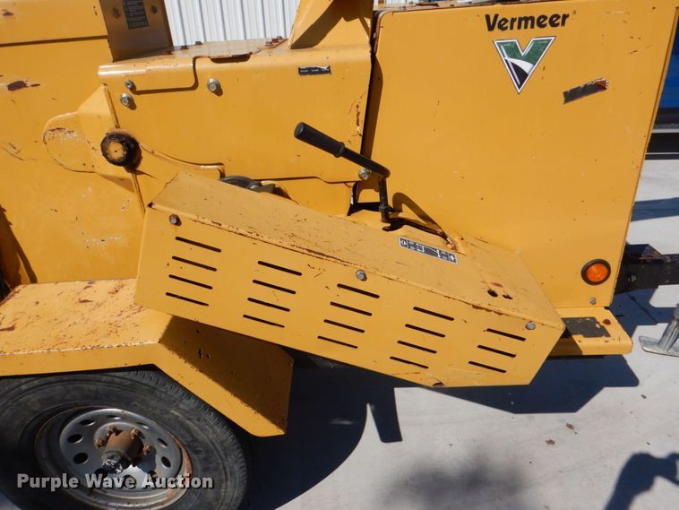 image for item DH7510 2013 Vermeer BC1000XL  wood chipper
