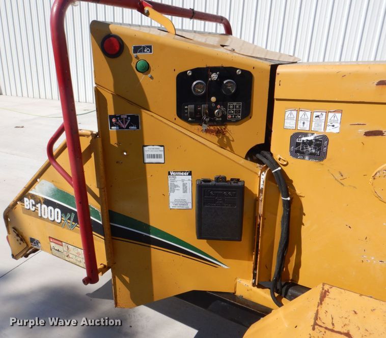 image for item DH7510 2013 Vermeer BC1000XL  wood chipper