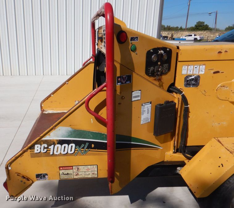 image for item DH7510 2013 Vermeer BC1000XL  wood chipper