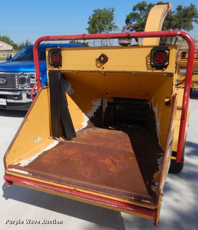 image for item DH7510 2013 Vermeer BC1000XL  wood chipper