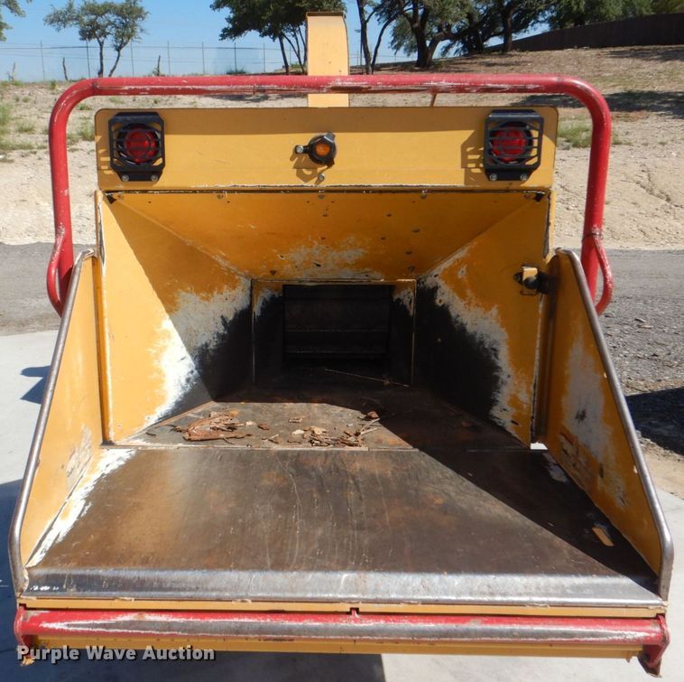 image for item DH7511 2011 Vermeer BC1000XL  wood chipper