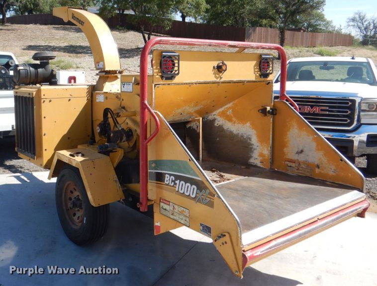 image for item DH7511 2011 Vermeer BC1000XL  wood chipper