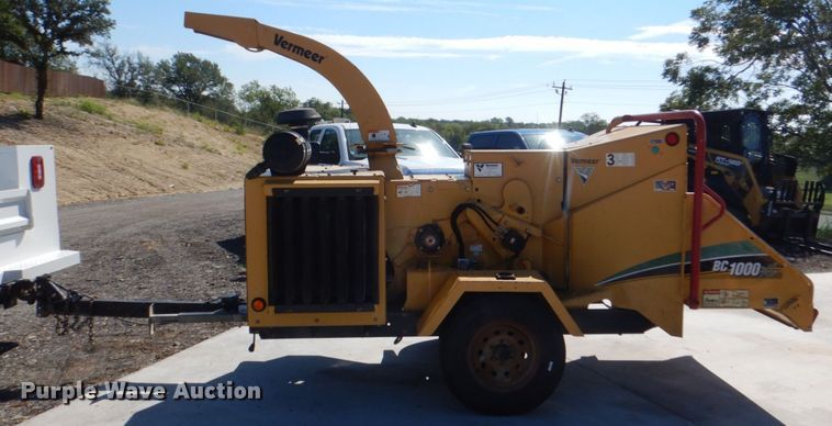 image for item DH7511 2011 Vermeer BC1000XL  wood chipper