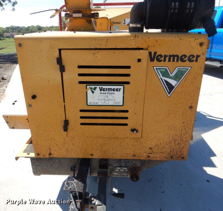 image for item DH7511 2011 Vermeer BC1000XL  wood chipper