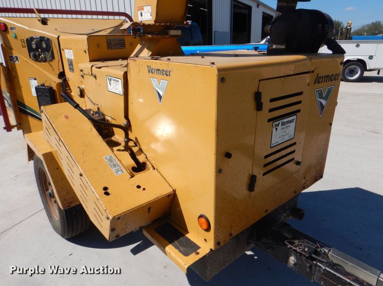 image for item DH7511 2011 Vermeer BC1000XL  wood chipper