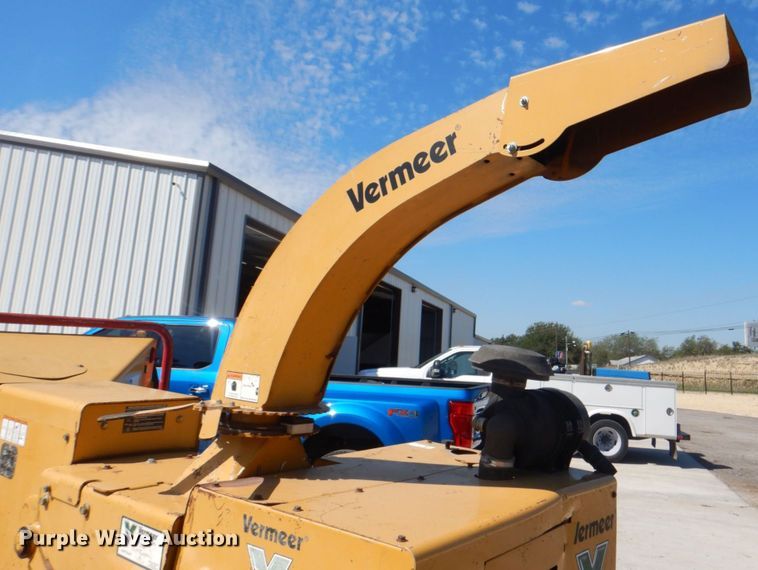 image for item DH7511 2011 Vermeer BC1000XL  wood chipper