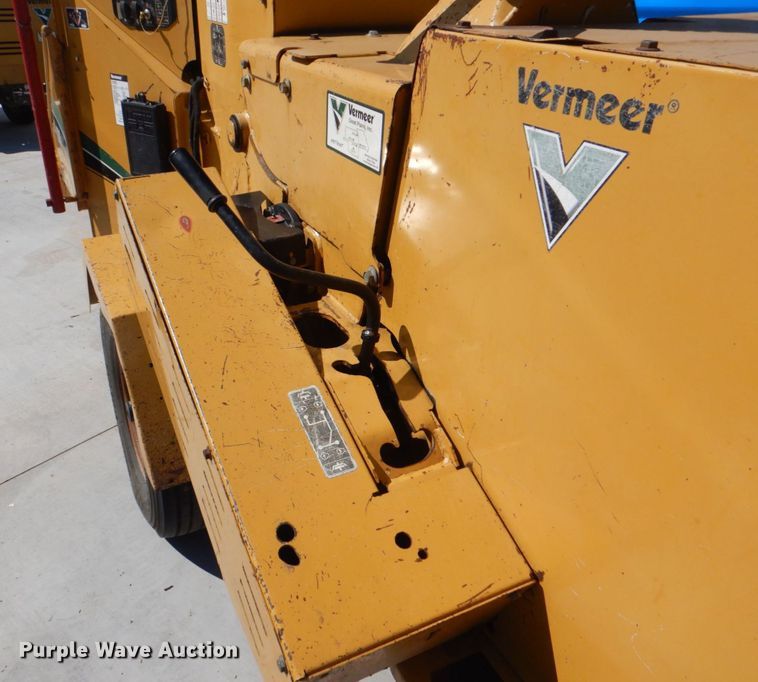 image for item DH7511 2011 Vermeer BC1000XL  wood chipper