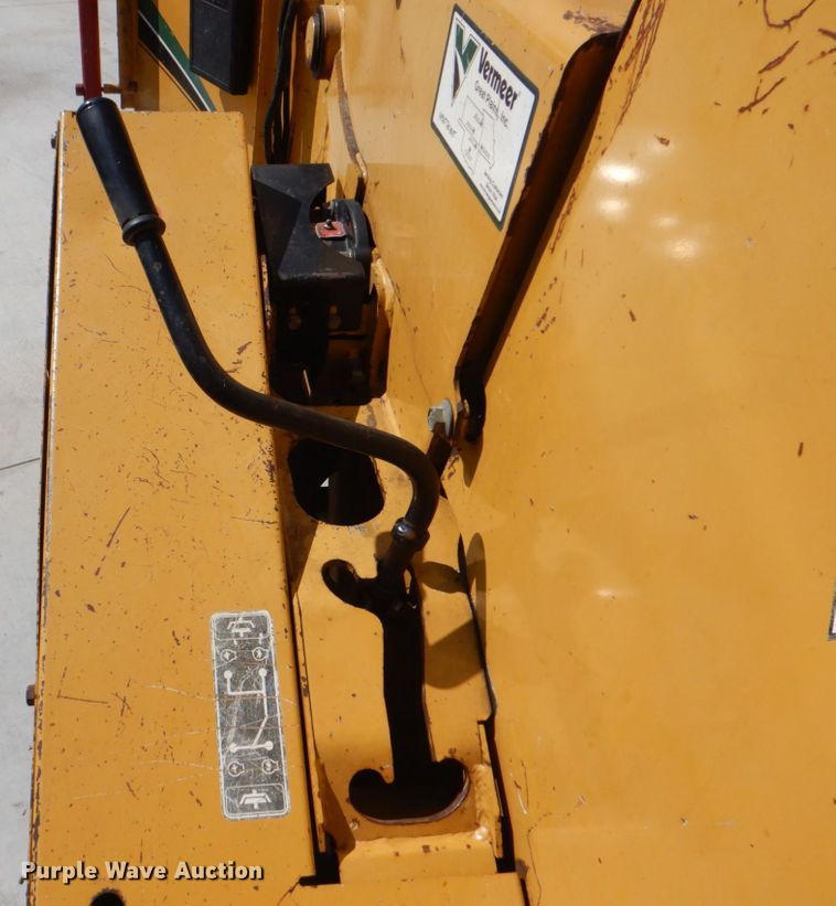 image for item DH7511 2011 Vermeer BC1000XL  wood chipper