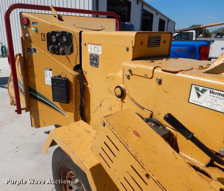image for item DH7511 2011 Vermeer BC1000XL  wood chipper