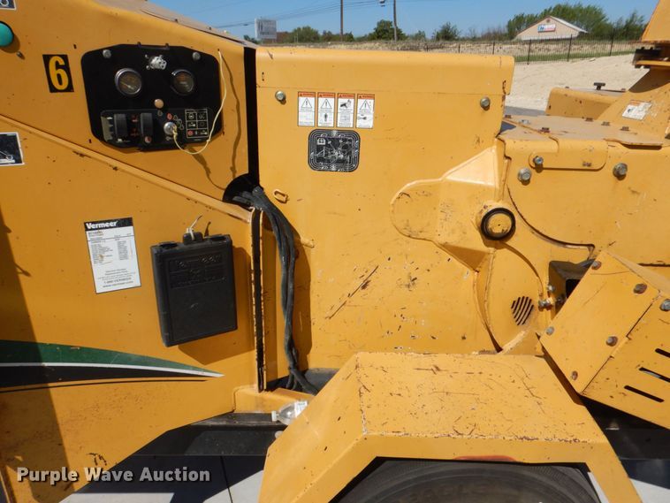 image for item DH7511 2011 Vermeer BC1000XL  wood chipper