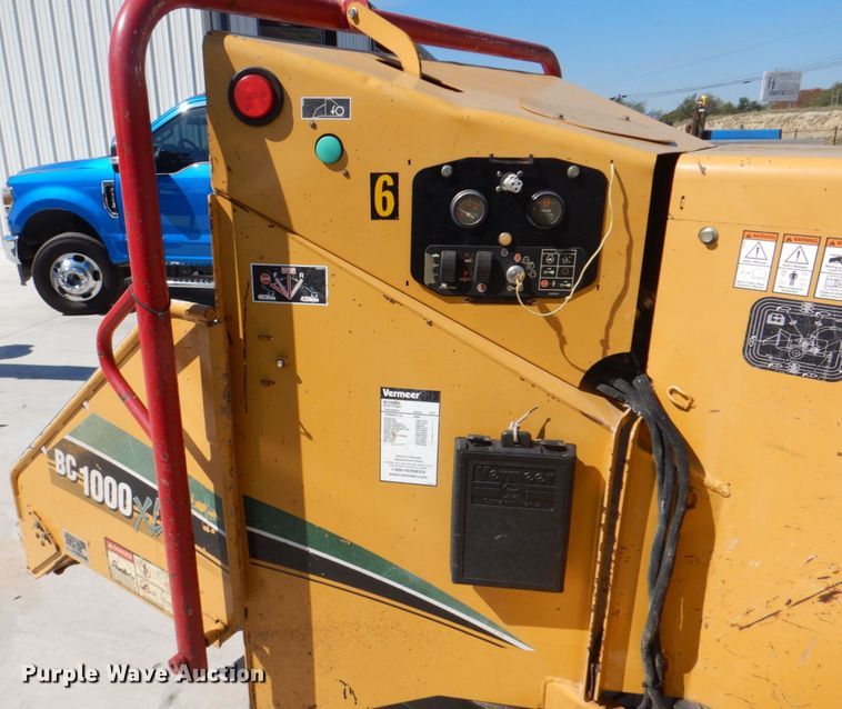 image for item DH7511 2011 Vermeer BC1000XL  wood chipper