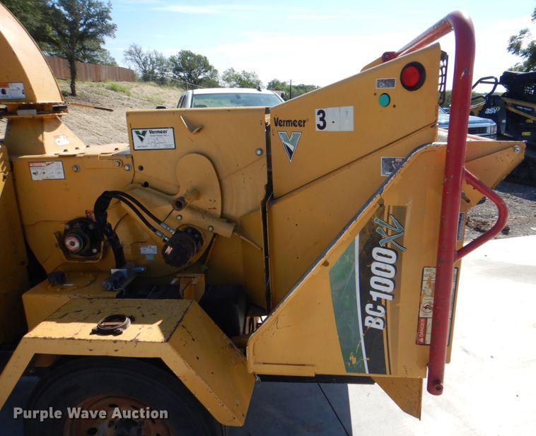image for item DH7511 2011 Vermeer BC1000XL  wood chipper