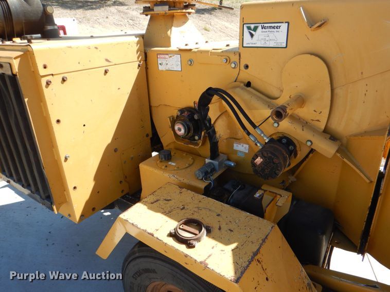 image for item DH7511 2011 Vermeer BC1000XL  wood chipper