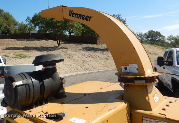image for item DH7511 2011 Vermeer BC1000XL  wood chipper