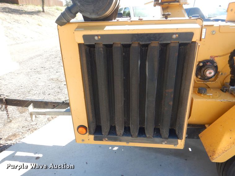 image for item DH7511 2011 Vermeer BC1000XL  wood chipper