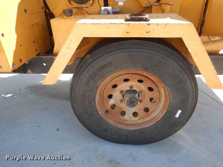 image for item DH7511 2011 Vermeer BC1000XL  wood chipper