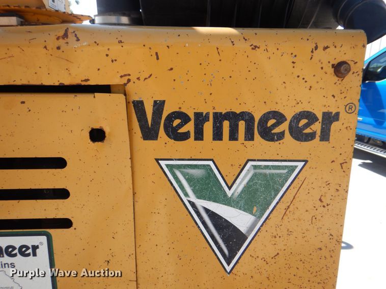 image for item DH7511 2011 Vermeer BC1000XL  wood chipper
