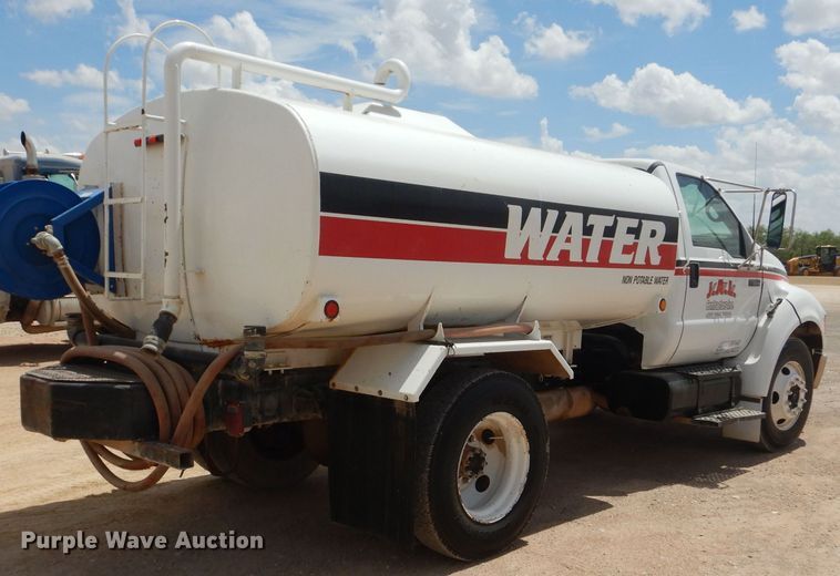 image for item DJ8983 2007 Ford F650 Super Duty  water truck