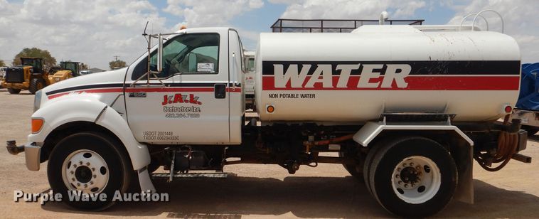image for item DJ8983 2007 Ford F650 Super Duty  water truck