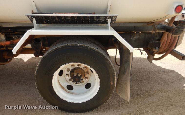 image for item DJ8983 2007 Ford F650 Super Duty  water truck