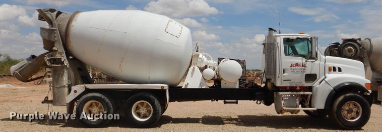 image for item DJ8985 2002 Sterling L9500  ready mix truck