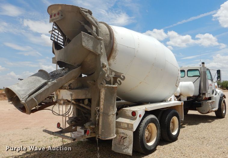 image for item DJ8985 2002 Sterling L9500  ready mix truck