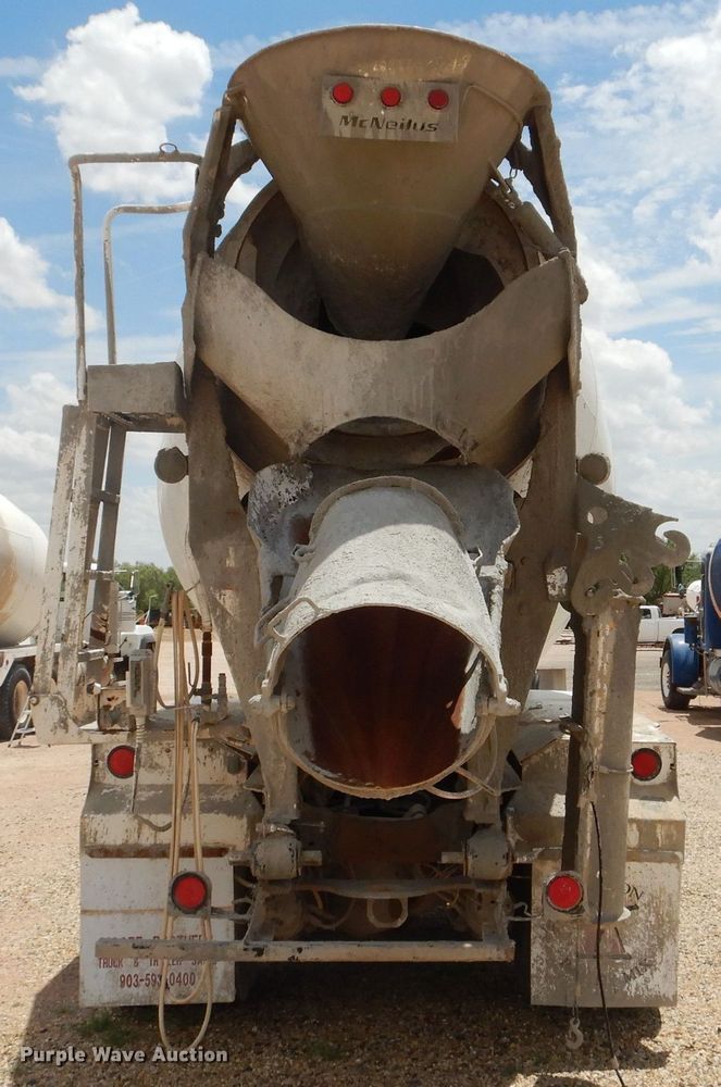 image for item DJ8985 2002 Sterling L9500  ready mix truck