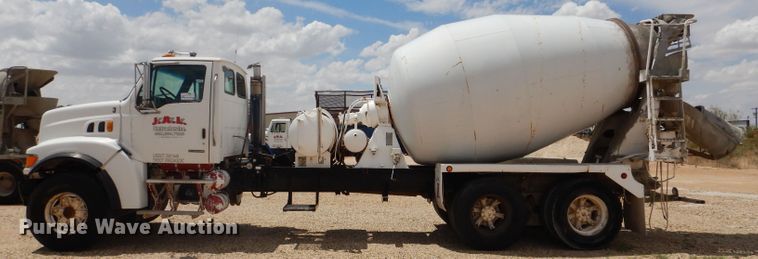 image for item DJ8985 2002 Sterling L9500  ready mix truck