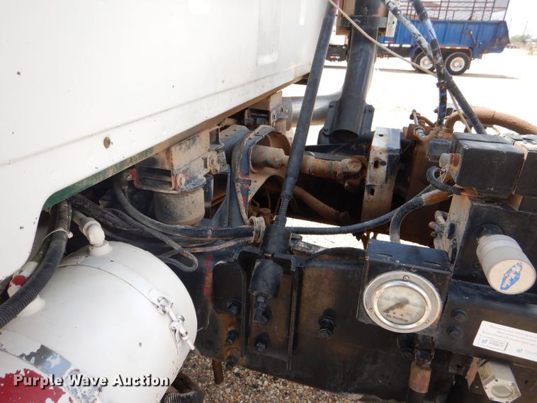 image for item DJ8985 2002 Sterling L9500  ready mix truck