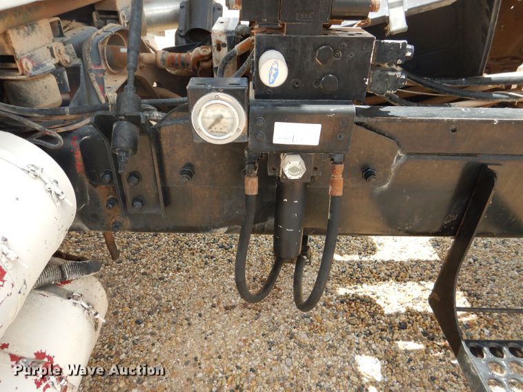 image for item DJ8985 2002 Sterling L9500  ready mix truck