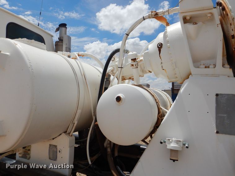 image for item DJ8985 2002 Sterling L9500  ready mix truck