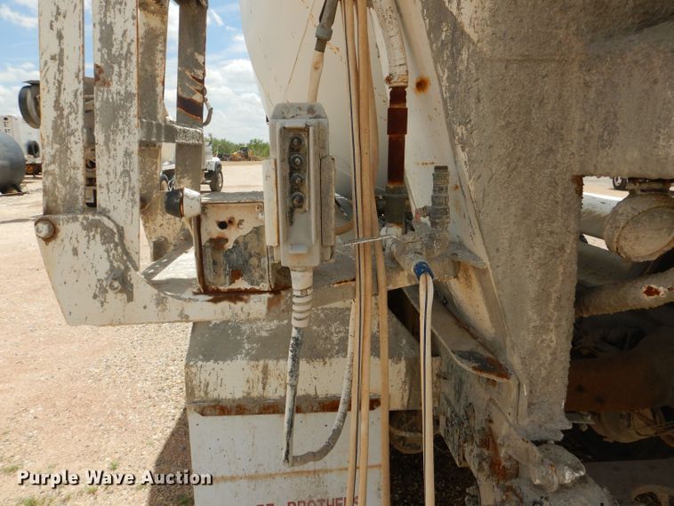 image for item DJ8985 2002 Sterling L9500  ready mix truck