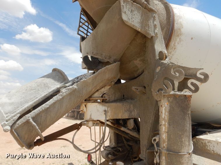 image for item DJ8985 2002 Sterling L9500  ready mix truck