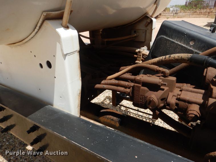 image for item DJ8985 2002 Sterling L9500  ready mix truck