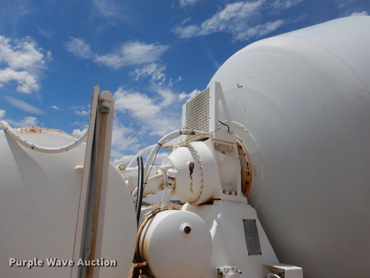 image for item DJ8985 2002 Sterling L9500  ready mix truck